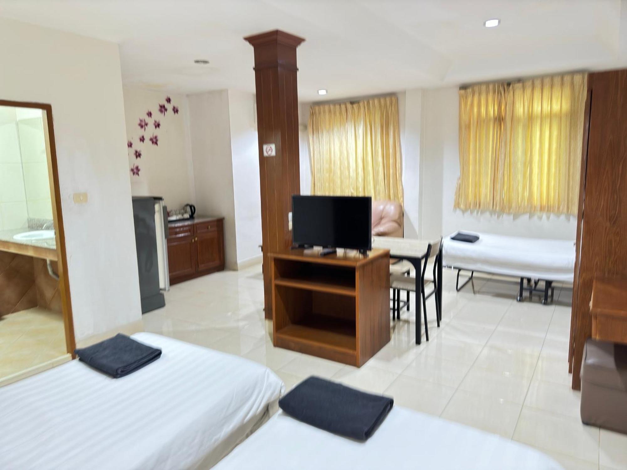 Sun & Beach Pattaya Exterior photo