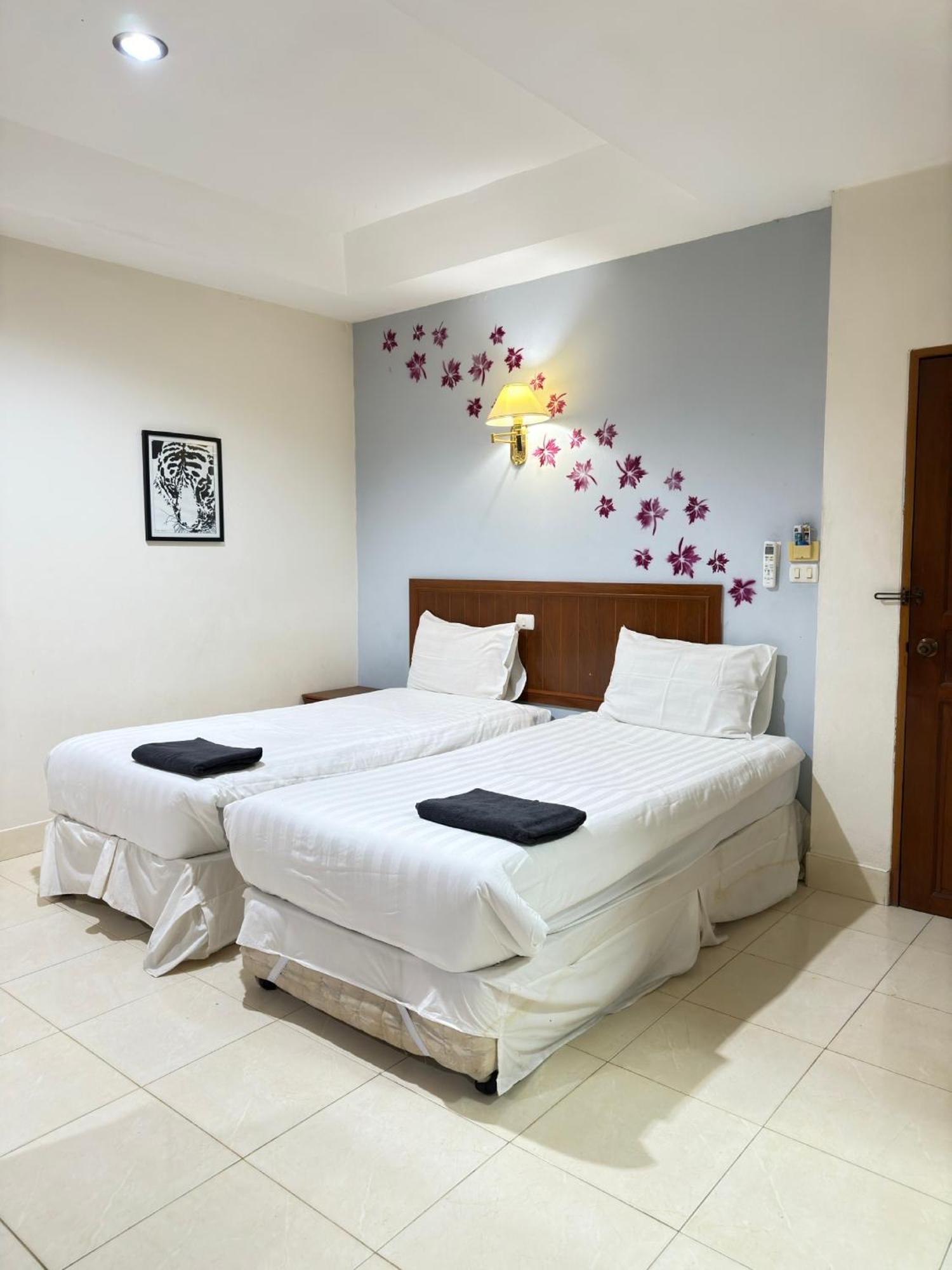 Sun & Beach Pattaya Exterior photo